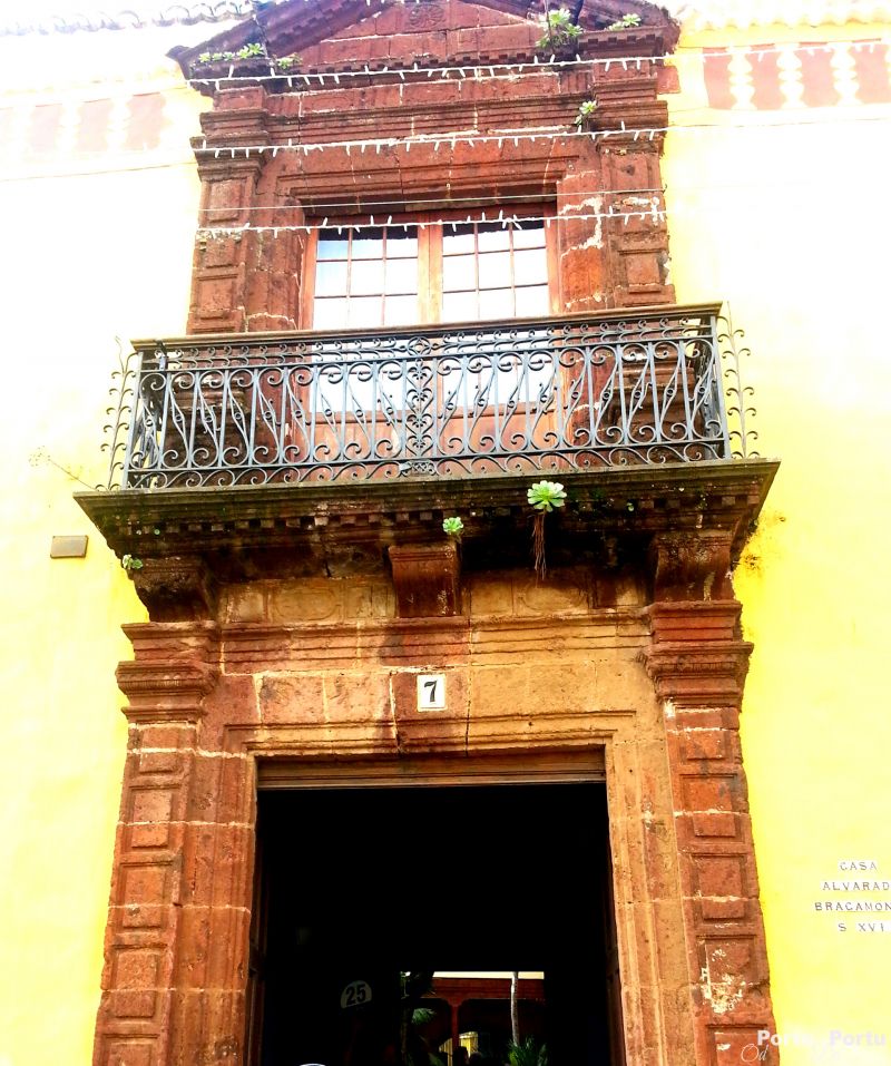 Casa Alvarado Bracamonte